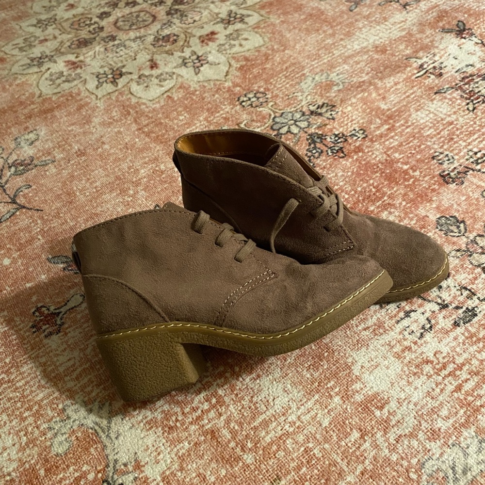 Universal Thread Booties - Picture 2 of 4